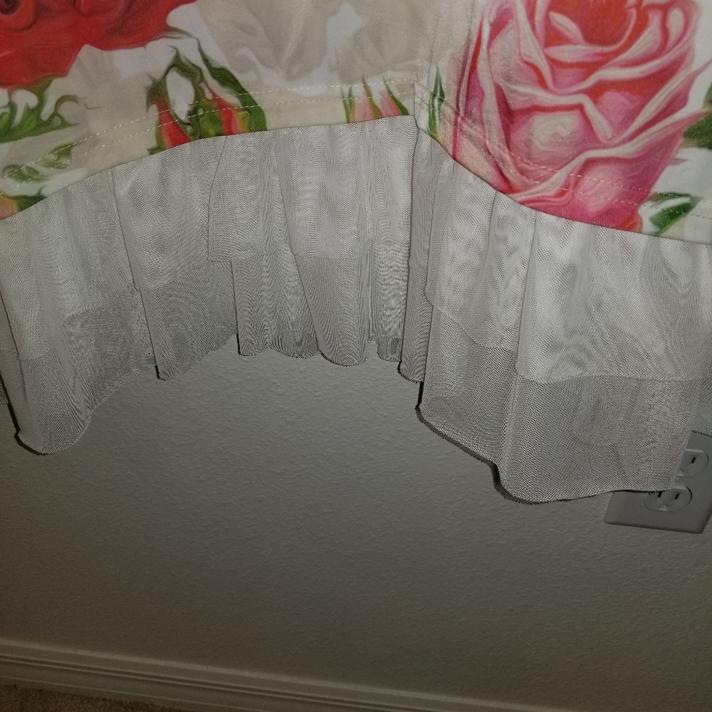 Women Tops - Picture 4 of 4